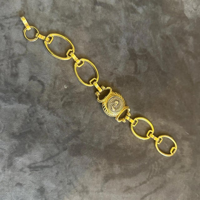 A 1990s Costume Jewelry Gilt Metal Coin Bracelet in the Manner of Bulgari For Sale - Image 10 of 10