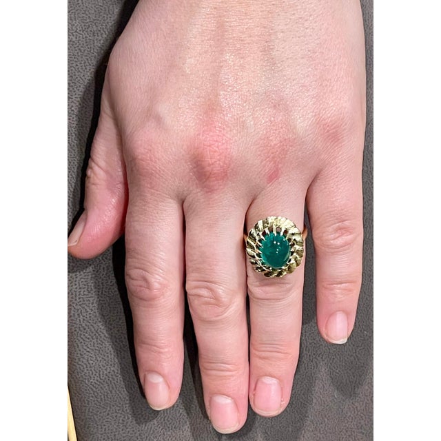 4.5 Carat Oval Emerald Cabochon 14 Karat Yellow Gold Cocktail Ring Vintage For Sale - Image 11 of 18