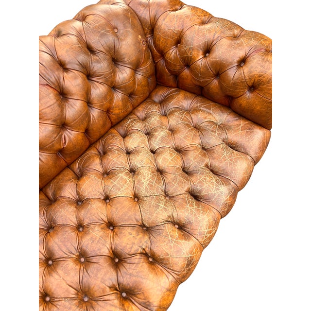 Camel Vintage Tufted Chesterfield Leather Sofa Seating in English Traditional Style For Sale - Image 8 of 12