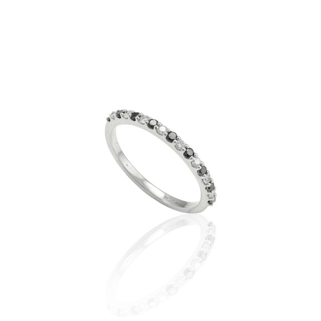 Alternative Black & White Diamond Eternity Wedding Band Size 7 For Sale In New York - Image 6 of 8