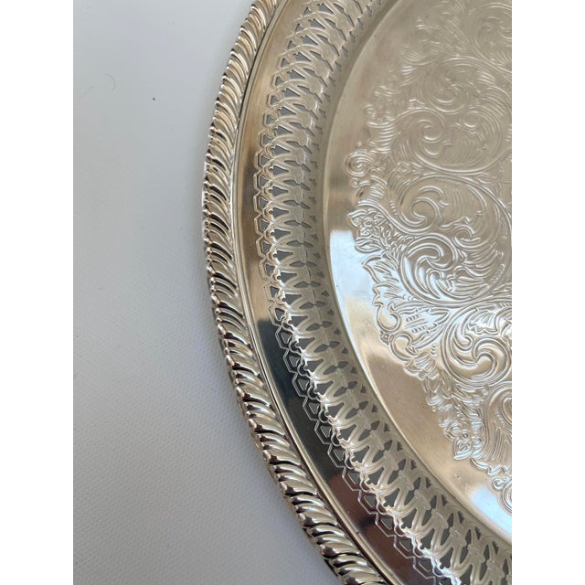 English Wm Rogers Pierced Silverplate Round Serving Tray For Sale - Image 3 of 6
