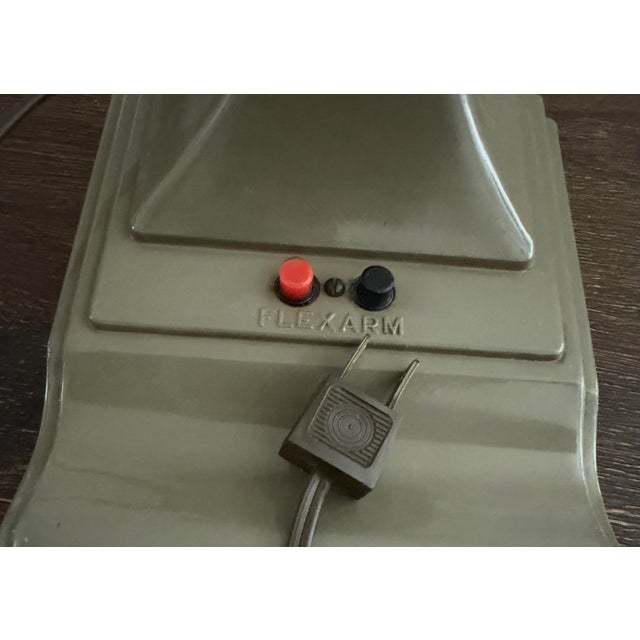 Vintage Mid-Century Modern Art Specialty Co. Flexarm Industrial Fluorescent Desk Lamp, Chicago For Sale - Image 4 of 4