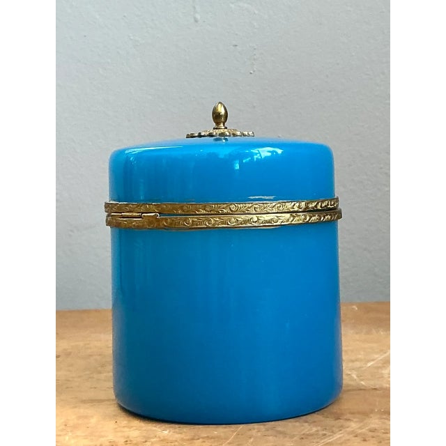 Early 20th Century Vintage French Opaline Round Box For Sale - Image 5 of 12