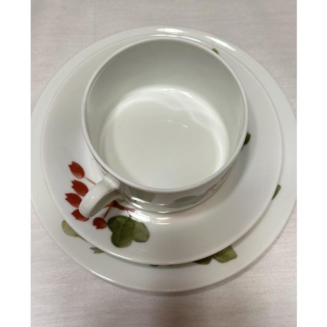 1980s Richard Ginori Red Currant Trios Cups, Saucers & Plates - Set of 10 For Sale - Image 12 of 13