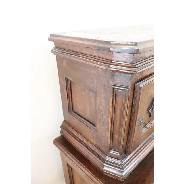 Antique Cabinet in Walnut Wood, 1600s For Sale - Image 4 of 18
