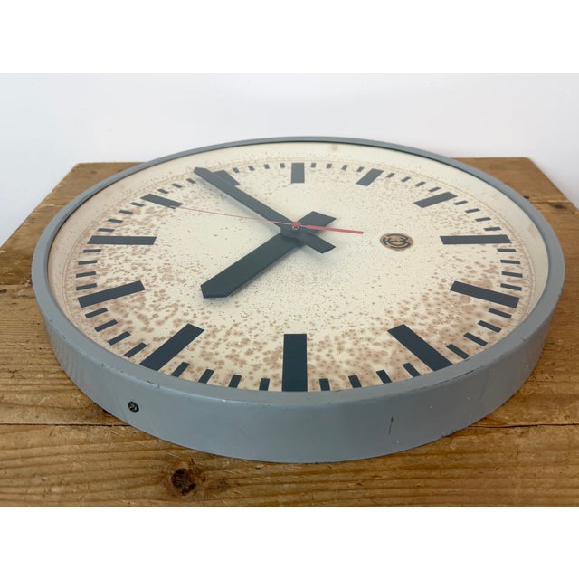 Large Grey Industrial Station Wall Clock from CTW, 1960s For Sale - Image 16 of 18