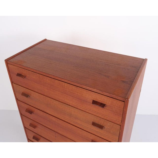 Teak and Oak Chest of Drawers by Poul M. Volther for Munch Møbler, 1960 For Sale - Image 4 of 12
