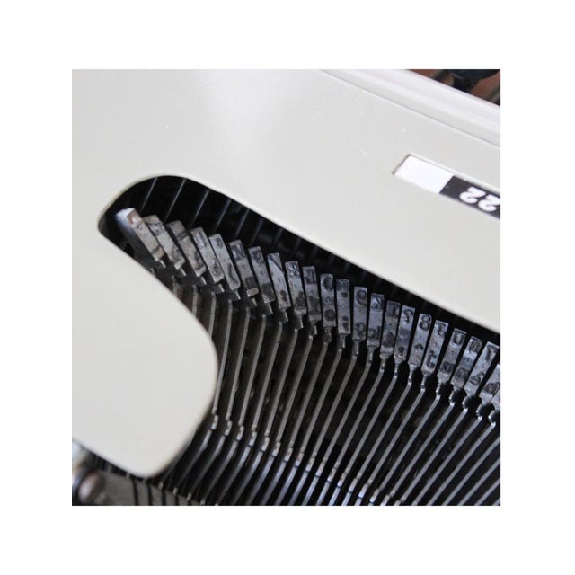 Metal Lettera 22 Typewriter from Olivetti, 1950s For Sale - Image 7 of 14
