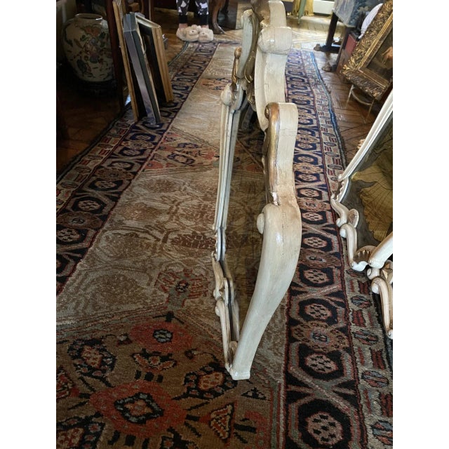 French Early 20th Century Maison Jansen Verre églomisé French Style Mid Century Carved Gilt Mirror For Sale - Image 3 of 11