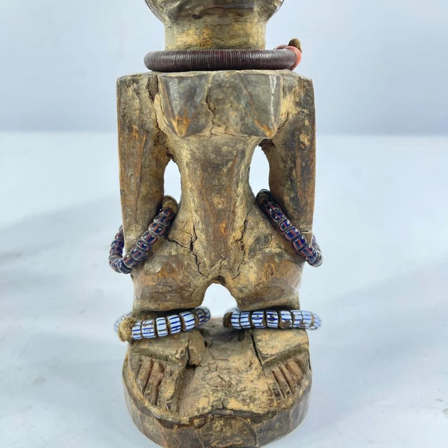 Early 20th Century Yoruba Ibeji Pair of Twin Figures Nigeria MATTER COLLECTION For Sale - Image 9 of 10