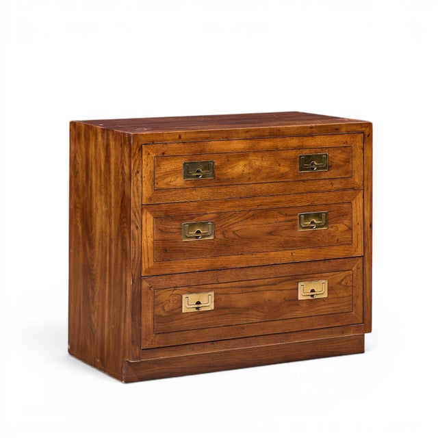 Henredon Scene One Mid Century Oak and Brass Campaign Dresser Chests of Drawers - Pair For Sale In Chicago - Image 6 of 12