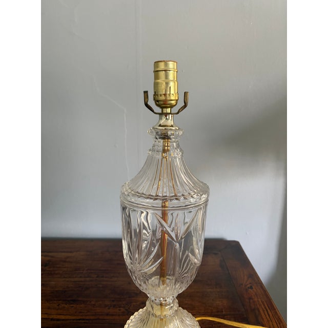 Late 20th Century Vintage Hollywood Regency Cut Crystal & Brass Table Lamp For Sale - Image 5 of 9