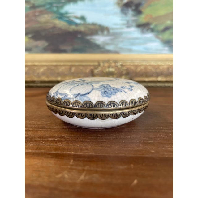 Early 20th Century Possibly Antique Chinese Blue and White Porcelain Lidded Box With Bronze Toned Mounts, Late Qing Dynasty. For Sale - Image 5 of 10
