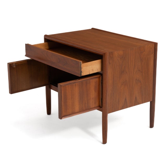 Mid Century Barney Flagg Drexel Parallel Walnut End Table Nightstand 1961 For Sale In Philadelphia - Image 6 of 13