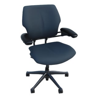Humanscale Freedom Ergonomic Task Desk Chair in Graphite Leather, Slightly Used For Sale