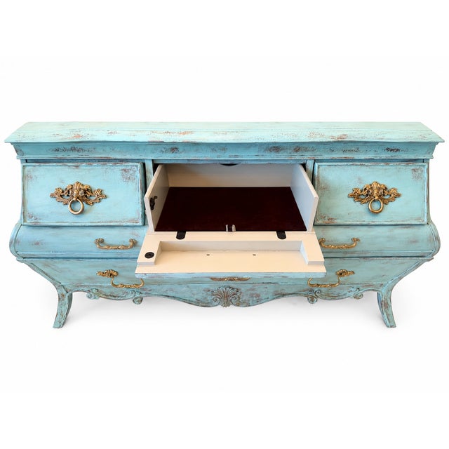 Hooker Furniture Turquoise Bombe Dresser – Hand Finished 7 Drawer French Provincial Chest, Ornate Gold Hardware For Sale - Image 9 of 11