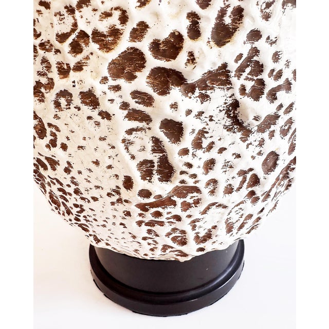Early 20th Century Mid-Century Modern Lava-Textured Glaze Ceramic Table Lamp For Sale In Miami - Image 6 of 7