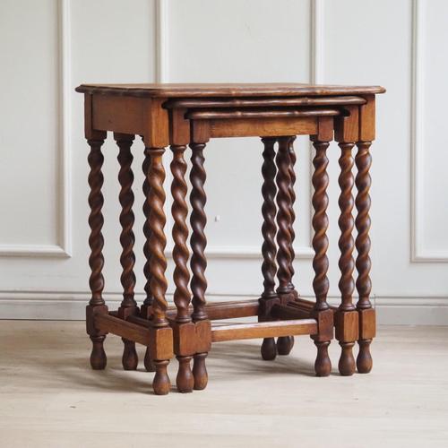 Antique Baroque Style Nesting Tables with Turned Legs, 1920, Set of 3 For Sale - Image 10 of 11