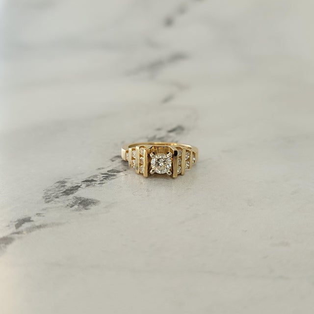 One Carat Round Center Diamond Engagement ring with accent, Size 7 For Sale - Image 4 of 5