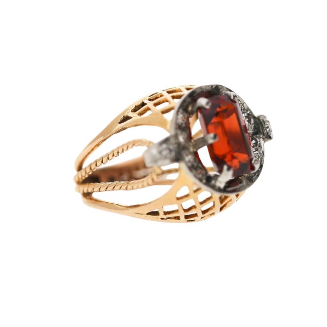 1960s 4.65 Carat Spessartine Garnet Diamond Lattice Wide Band 18k Two Tone Gold Ring, Size 4.5 For Sale - Image 4 of 11