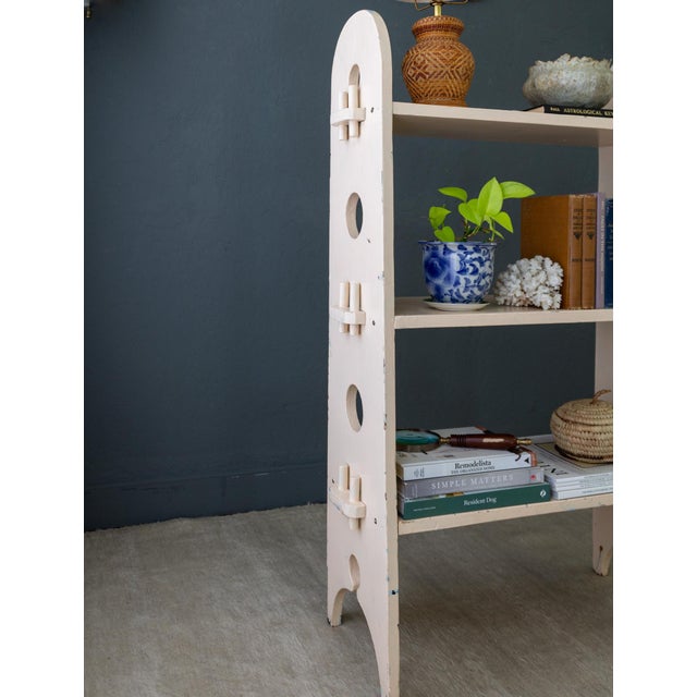 Early 20th Century Arts and Crafts Pink Painted Bookshelf With Roycroft Peg Construction For Sale - Image 5 of 18