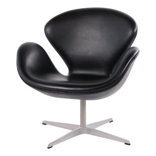 Swan Chair in Black Elegance Leather by Arne Jacobsen for Fritz Hansen, 2002 For Sale