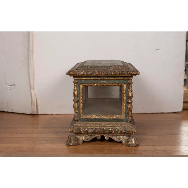 Baroque 18th Century Italian Painted and Parcel Gilt Reliquary Box For Sale - Image 3 of 13