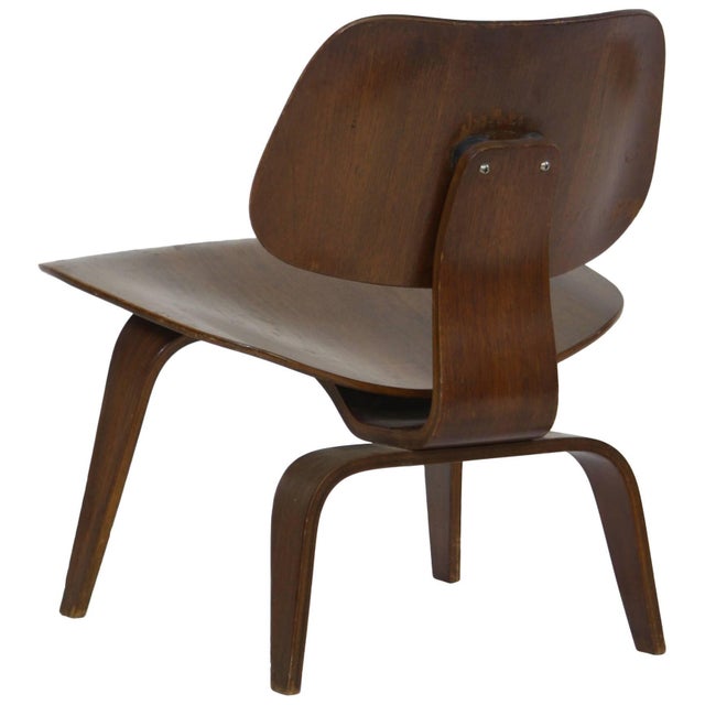 An early iconic design. The LCW designed by Charles and Ray Eames manufactured by Evans for Herman Miller. This piece is...