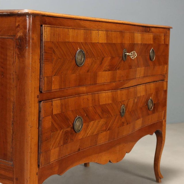 18th Century Barocchetto Walnut Chest of Drawers, Italy For Sale - Image 6 of 12