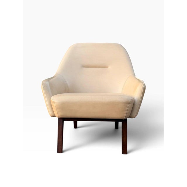 Modern Pair of Adam Court Leather Lounge Chairs | Cream Leather on Dark Walnut Frames | Modern Designer Armchairs For Sale - Image 3 of 13
