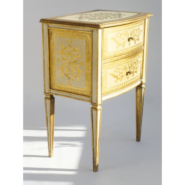 Hollywood Regency Italian Florentine Wooden Chest of Drawers in Gold and White, 1950s For Sale - Image 4 of 11