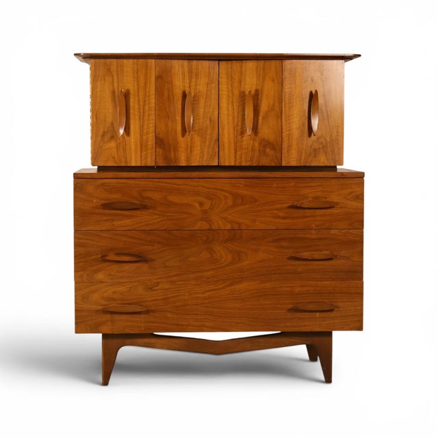 Mid-Century Modern Young Manufacturing Sculptural Vintage Mid Century Modern Highboy Dresser C. 1960s, Attributed For Sale - Image 3 of 17