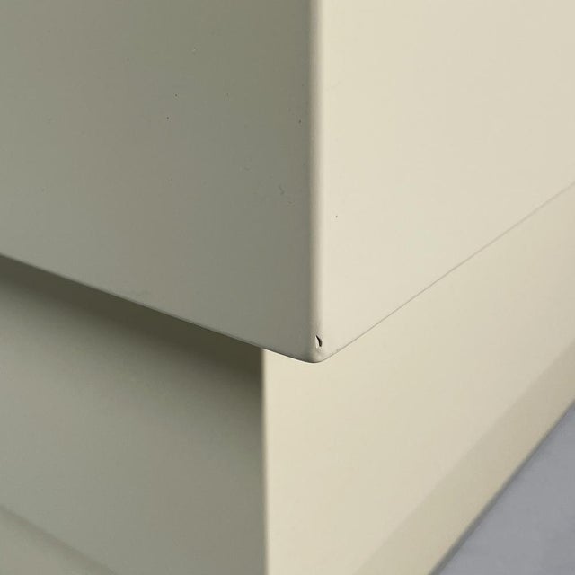 1980s Modern Italian Coffe Table in Light Yellow Wood, 1980s For Sale - Image 5 of 13