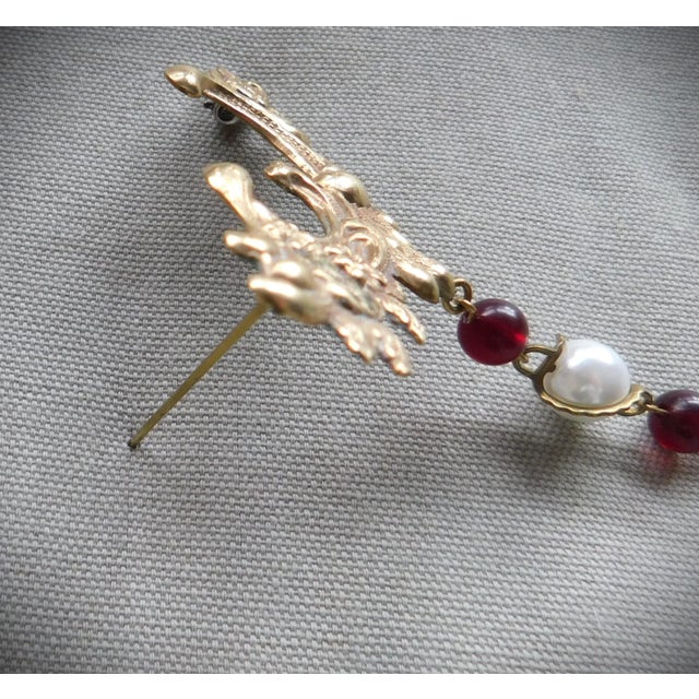 Gold Vintage Classic English Gold Brooch Pin and Etched Oval Locket, Hanging Wine & Wired Pearl Chain For Sale - Image 8 of 13