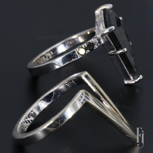 14k White Gold Ring With Kite-Cut Salt & Pepper Diamond - Size 5.75 For Sale - Image 4 of 4