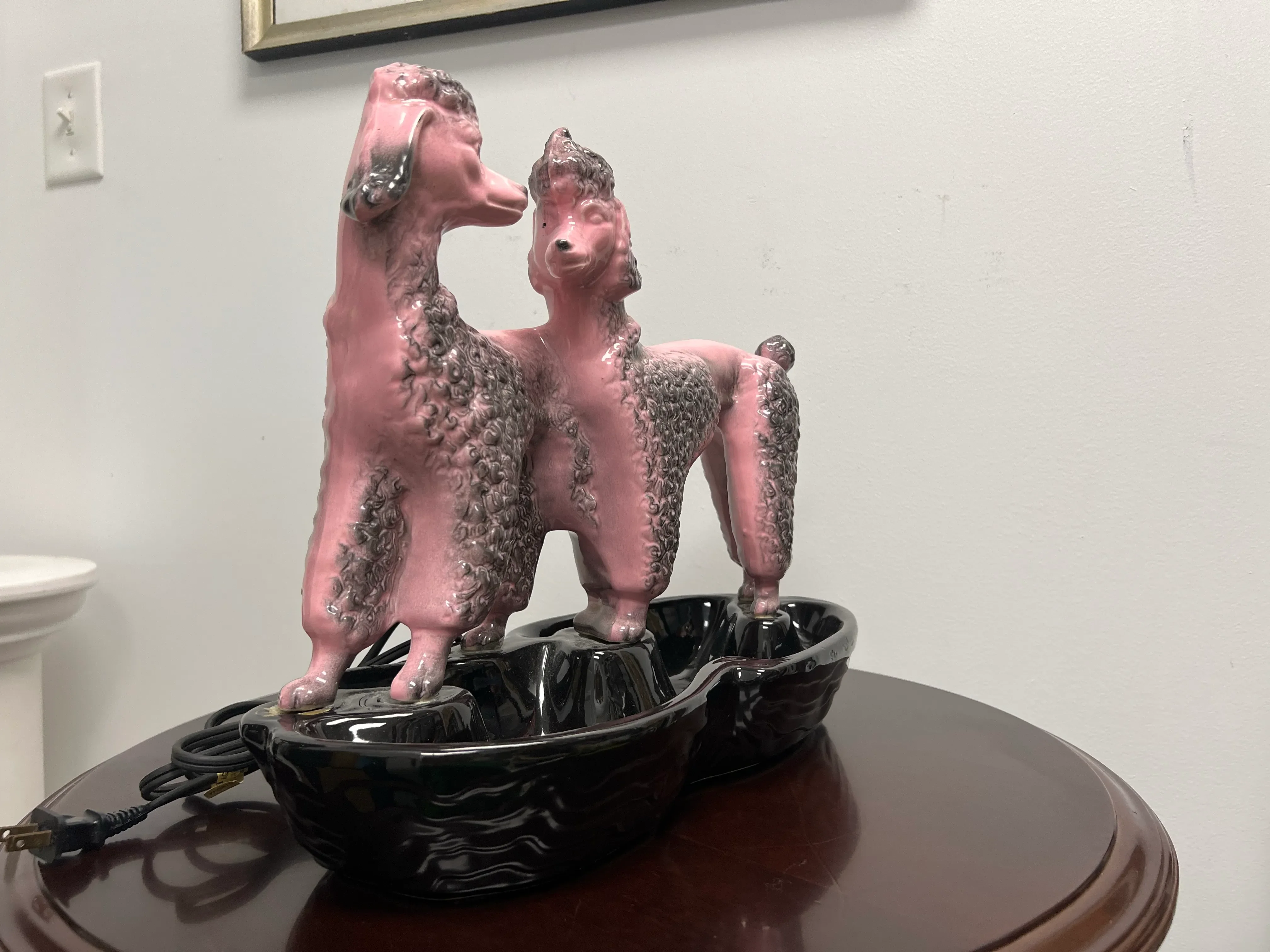 1950s-pink-poodle-tv-lamp-with