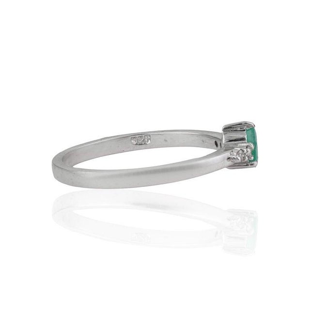 Contemporary Petite Natural Emerald & Diamond Promise Ring in 925 Sterling Silver, Size 8 For Sale - Image 3 of 12
