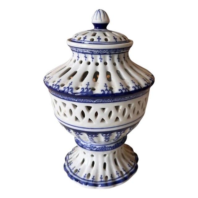 Blue and White Lidded Ginger Jar For Sale