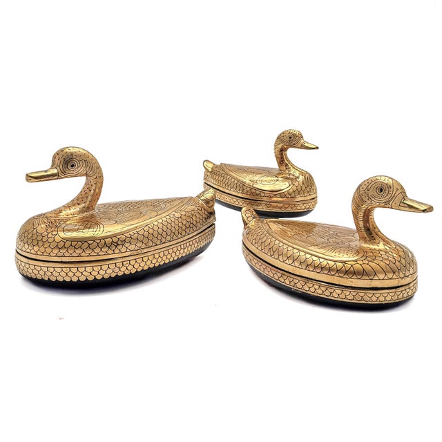 Large Mid-20th Century Burmese Gilt Lacquer Duck Trinket Boxes, Set of 3 For Sale - Image 4 of 10