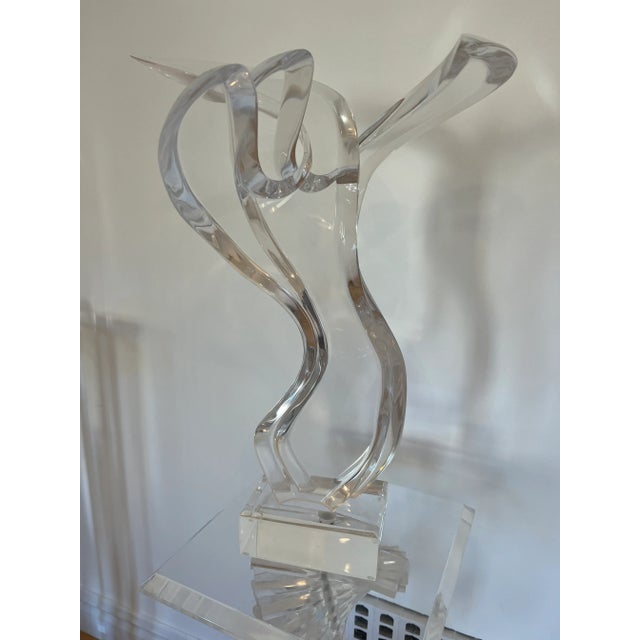 1970s Abstract Double Ribbon Lucite Sculpture For Sale - Image 9 of 9