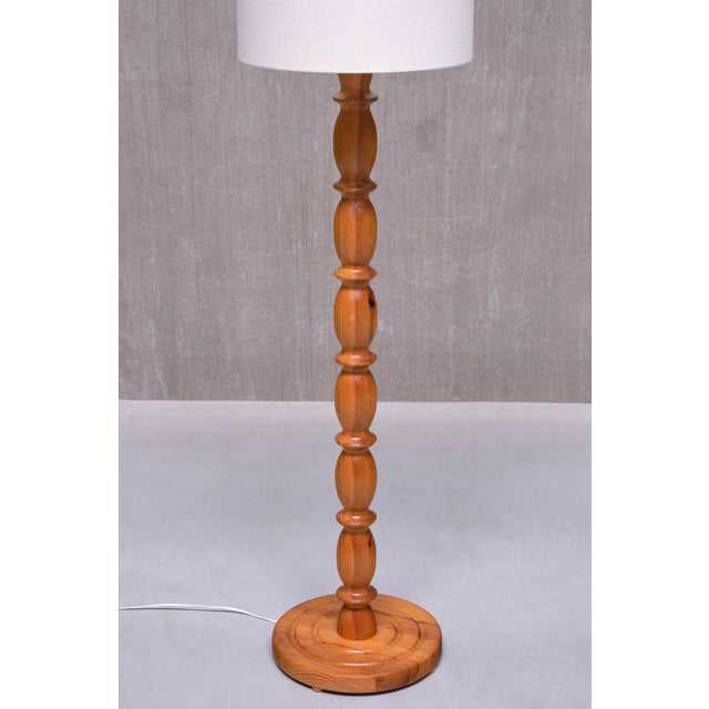 Swedish Modern Floor Lamp in Carved Pine, 1960s For Sale - Image 4 of 14