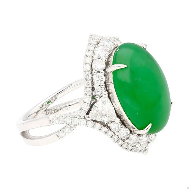 Gia Certified 14.68 Carat Grade a Jadeite Jade Ring With Diamond in 18k Gold Size 6 For Sale - Image 4 of 12