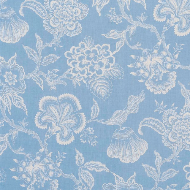 SAMPLE - Schumacher x Celerie Kemble Hothouse Flowers Silhouette Fabric In Bliss Blue For Sale