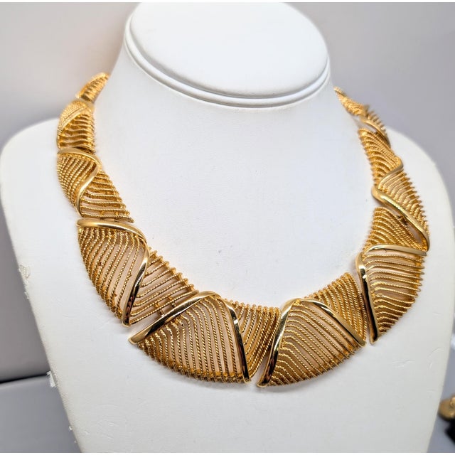 1990s Vintage Signed Napier Goldtone Openwork Wavy Link Collar Necklace For Sale - Image 5 of 16