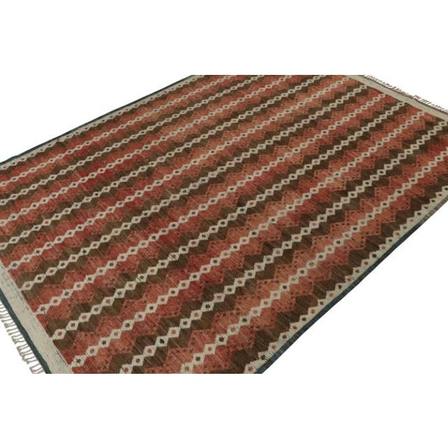 This hand-knotted wool 10x14 rug is an exciting addition to the Moroccan rug collection by Rug & Kilim. Its design is...