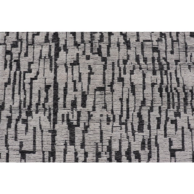 Textile Contemporary Moroccan Rug in White and Black by Keivan Woven Arts 9'10 X 15'1 For Sale - Image 7 of 11