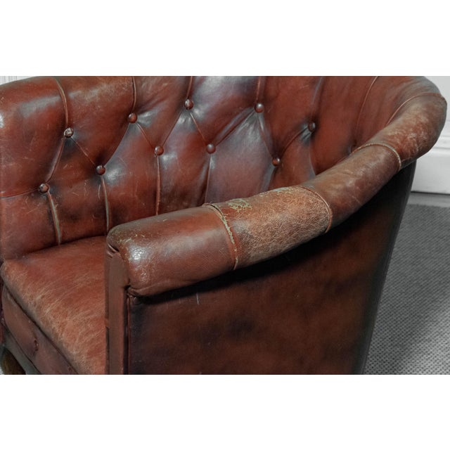 Swedish Chesterfield Club Chair in Tufted Leather with Cabriole Legs, 1930s For Sale - Image 4 of 11
