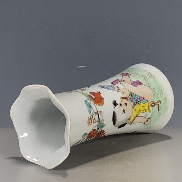 This is a charming vintage porcelain vase, decorated in the famille rose palette with vibrant polychrome enamels. The vase...