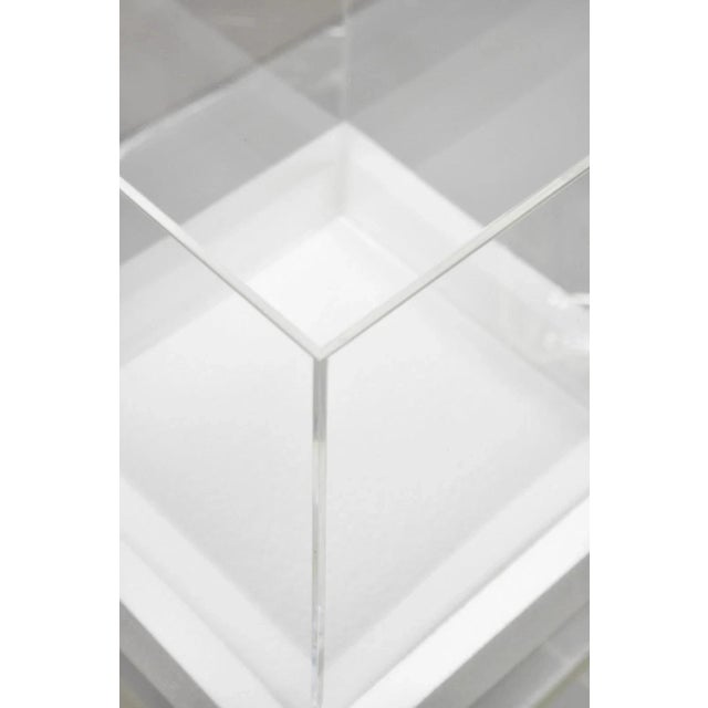 Late 20th Century 5 Sided 14.5" Clear Acrylic Lucite Vitrine Display Case Christine Taylor Coll. For Sale In Philadelphia - Image 6 of 10