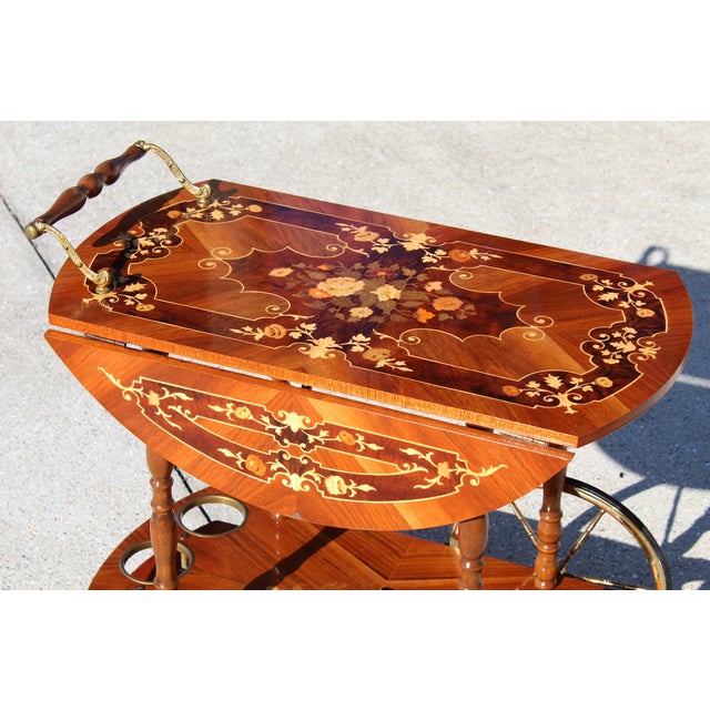 Italian Tea Cart - Mid-Century Sorrento-Style Marquetry Inlaid Wood & Brass Rolling Bar Cart - Made in Italy For Sale - Image 9 of 18